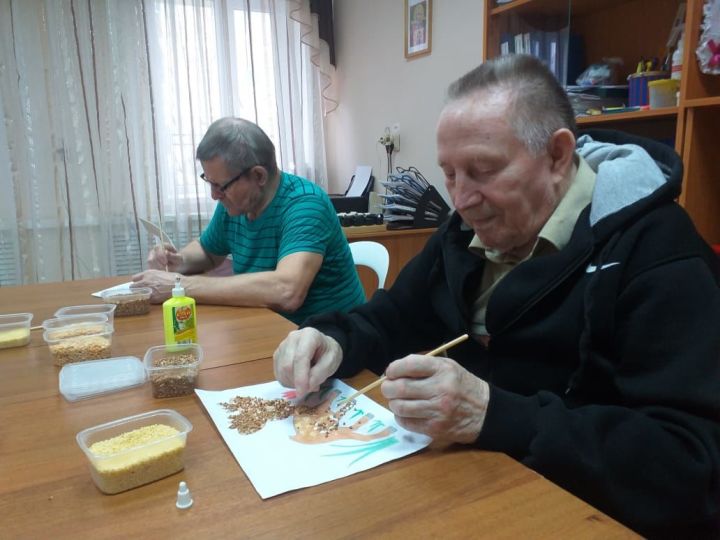 В Спасском доме-интернате для престарелых и инвалидов проходят занятия по крупотерапии