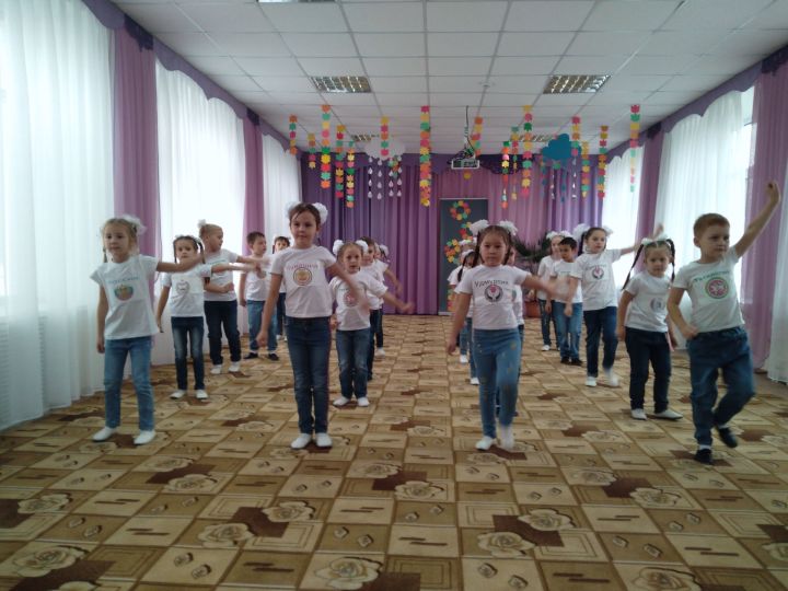 На базе детского сада «Колосок» прошел флэшмоб «Я люблю свой Татарстан»
