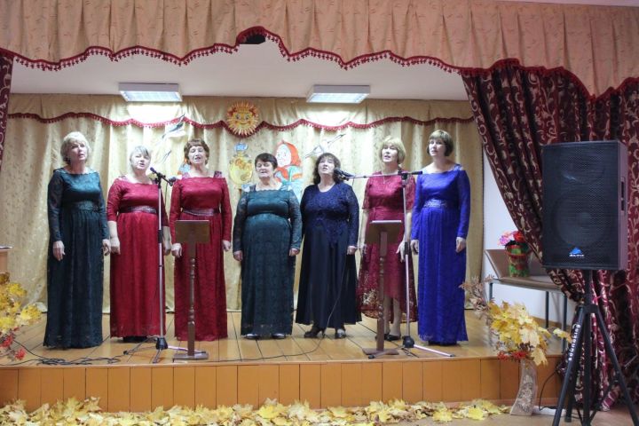 В Кузнечихе прошел праздничный концерт «Славим возраст золотой»