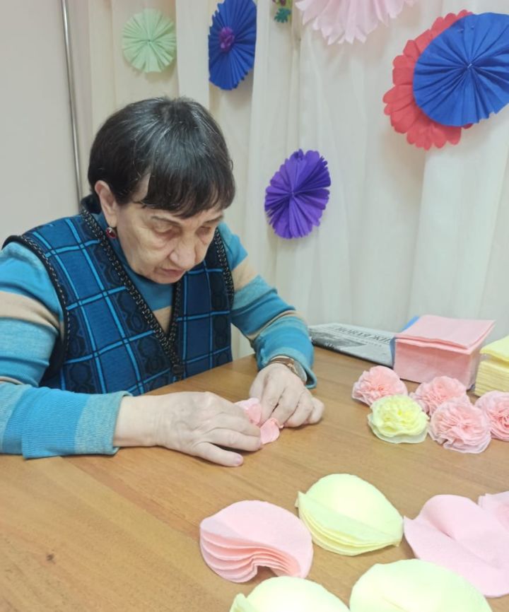 В Спасском доме-интернате для престарелых и инвалидов прошло занятие по арт-терапии