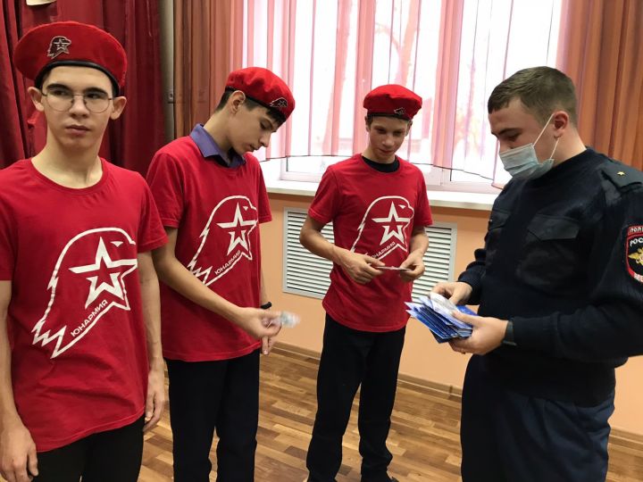 Сотрудник ГИБДД по Спасскому району провел беседу с учениками санаторной школы-интернат 