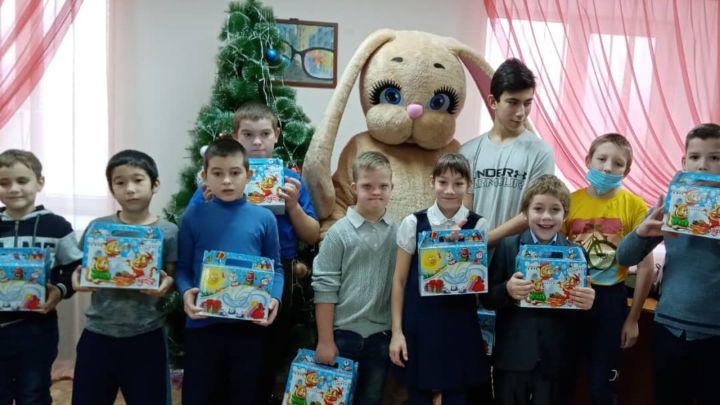 В спасском районе 85 особенных детей поздравили с наступающими праздниками