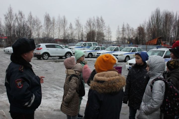 Школьники Татарстана побывали в отделе ГИБДД