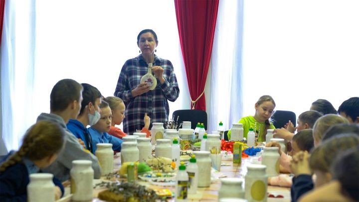 Сотрудники клуба «Пеликан» организовали пасхальный мастер-класс