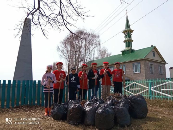 Ученики Искерязапской школы приняли участие в субботнике