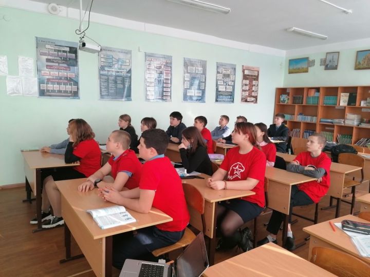 Для Юнармейцев первой школы провели Всероссийский урок «Город вечно живых»