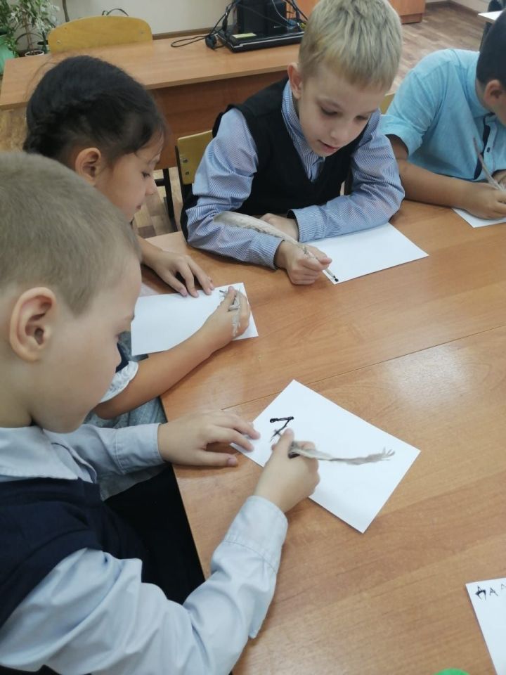 С учениками Болгарской санаторной школы-интерната проведено музейное занятие «Средневековые чернила»