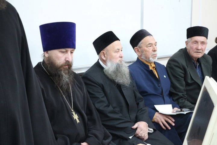 Спасские студенты встретились с представителями духовенства