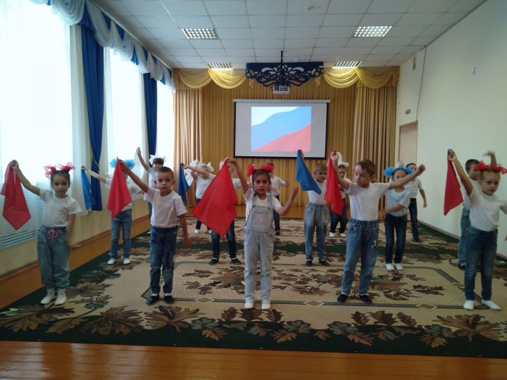 В Болгаре прошёл конкурс танцевальных флэшмобов  «Дети в дружбе живут»