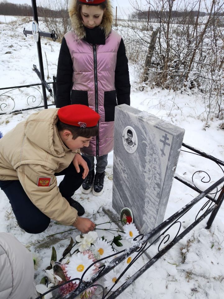 Ученики Антоновской школы почтили память Героев Отечества