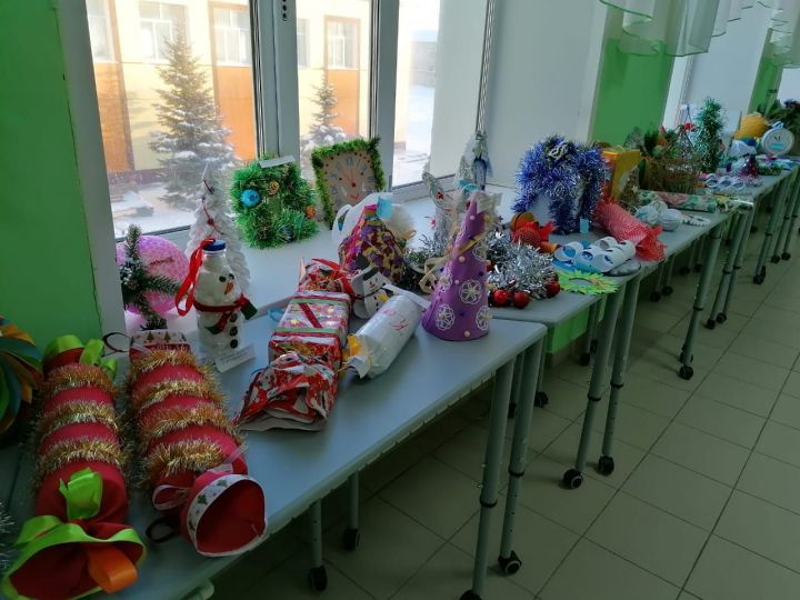 В первой городской школе прошёл конкурс игрушек «Новогодние фантазии»