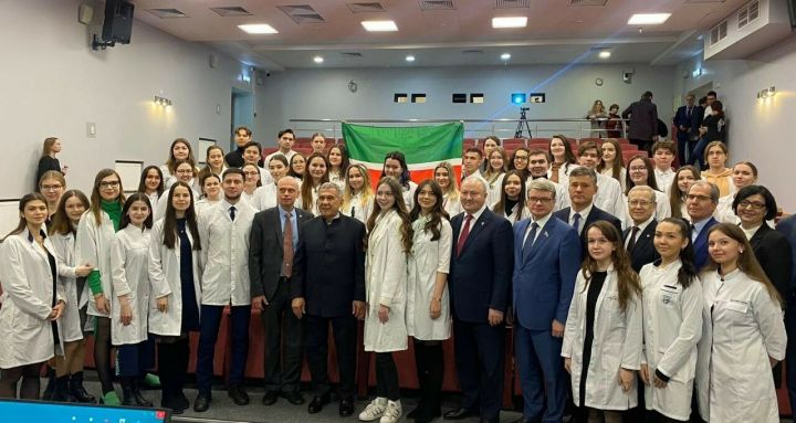 Президент Татарстана Рустам Минниханов посетил РНИМУ им.Пирогова в Москве