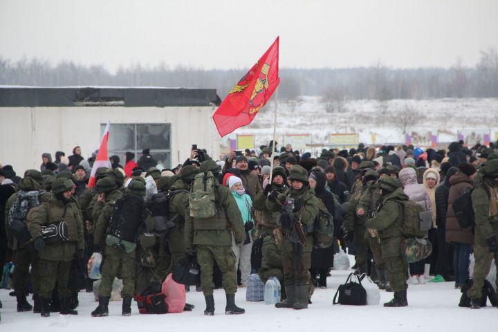 Спассцы проводили своих родных из лагеря мобилизованных