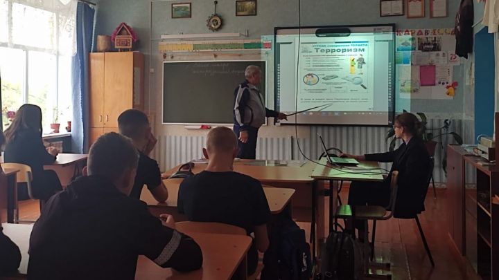 В Бураковской школе прошёл открытый урок по профилактике терроризма