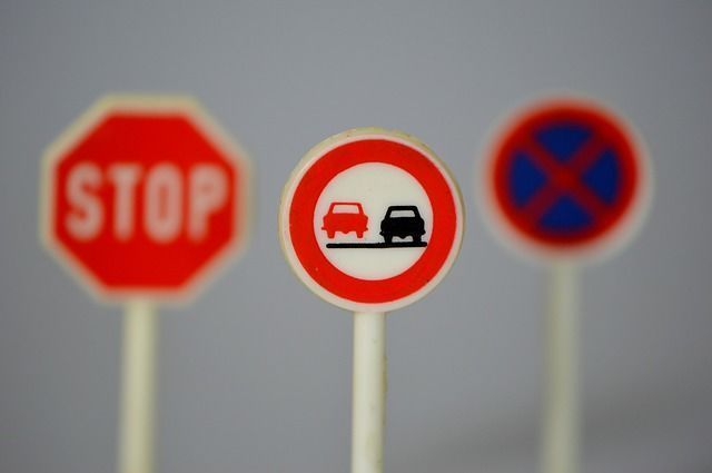 В Казани на пяти улицах запретили остановку и стоянку машин
