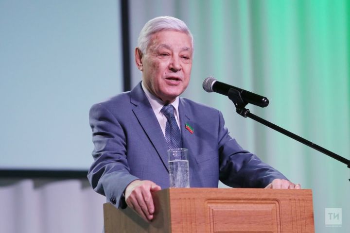 Председатель Госсовета РТ поздравляет татарстанцев с Международным днём родного языка
