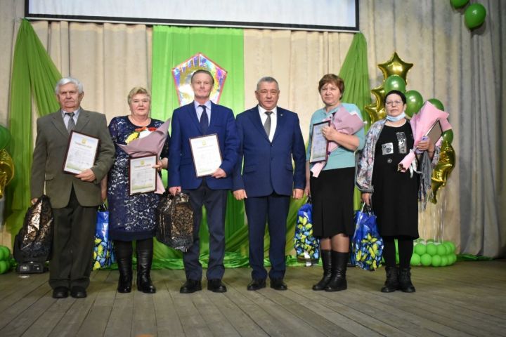 Благодарственные письма главы района вручили спасским ветеранам