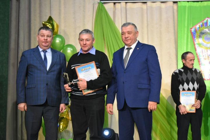 В Болгаре наградили передовиков производства