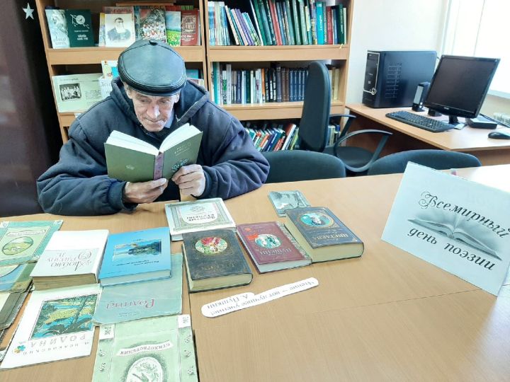 В Иж-борискинской сельской библиотеке прошла поэтическая акция "Живут в моём сердце стихи"