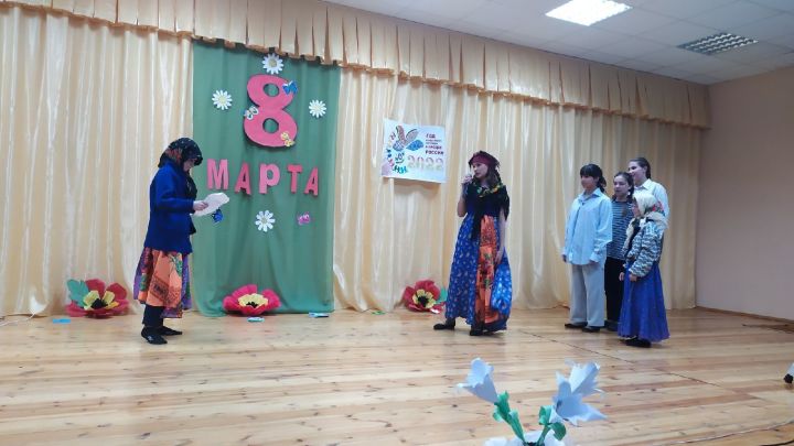 Как женщин Спасского района поздравляли с весенним праздником