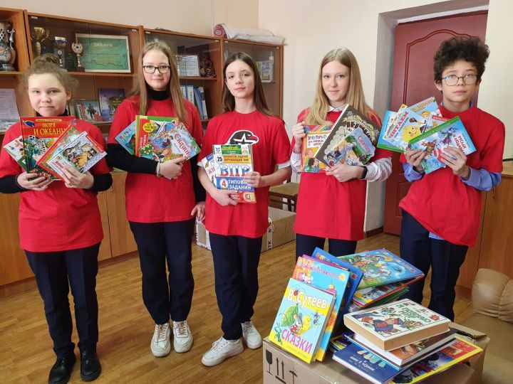 Школьники Спасского района приняли участие во Всероссийской акции «Книги Донбассу»