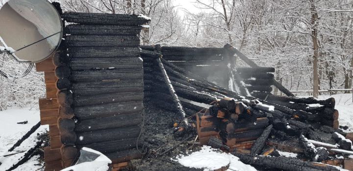 В результате пожара полностью выгорел дом в Балымерах