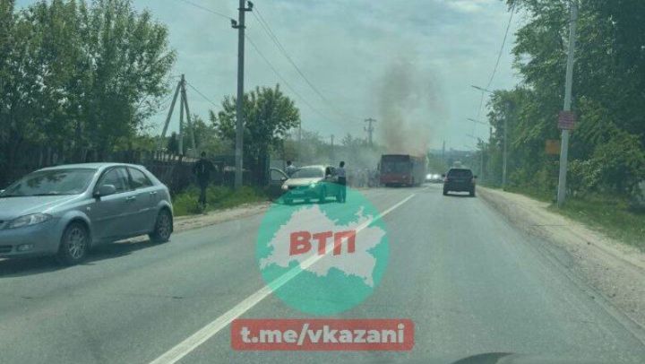 Автобус с пассажирами загорелся в Казани