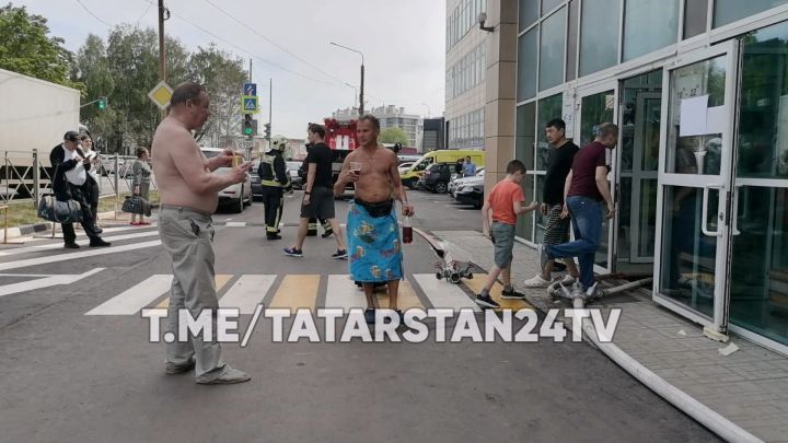 В Татарстане из горящей бани эвакуировали 100 человек