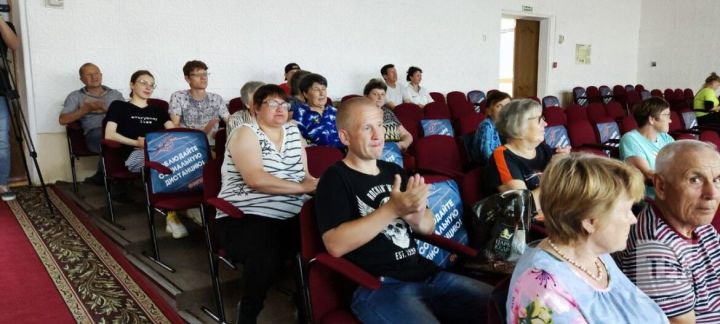 Оркестр Росгвардии выступил в санатории, где живут вынужденные переселенцы из Донбаса