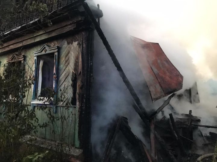 В ночном пожаре в Зеленодольске погибли двое мужчин