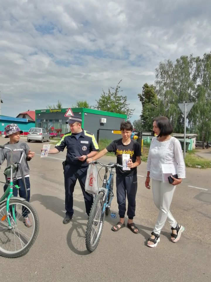 Сотрудники ОГИБДД по Спасскому району провели акцию «Велосипедист на дороге»