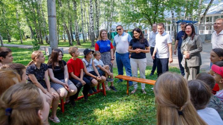 Лейла Фазлеева и Ринат Садыков встретились с детьми из ЛНР и ДНР, отдыхающими в лагерях РТ