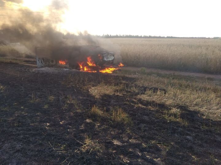 В Алькеевском районе сгорела машина
