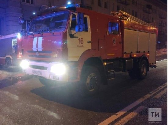 Женщину спасли из горящей квартиры в Казани