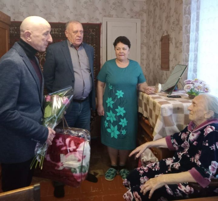 Никольскида ветеранны юбилей белән котладылар