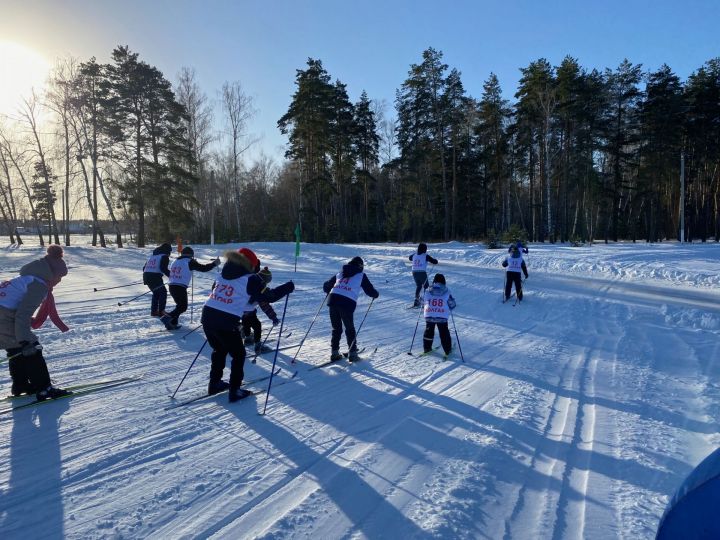 На лыжной базе спортшколы «Олимп» прошло соревнование по лыжным гонкам на призы Деда  Мороза