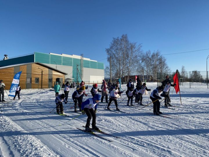 На лыжной базе спортшколы «Олимп» прошло соревнование по лыжным гонкам на призы Деда  Мороза