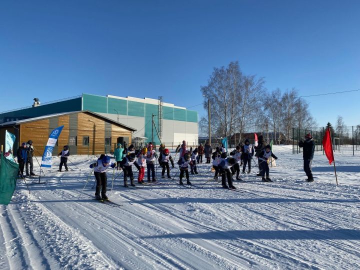 На лыжной базе спортшколы «Олимп» прошло соревнование по лыжным гонкам на призы Деда  Мороза