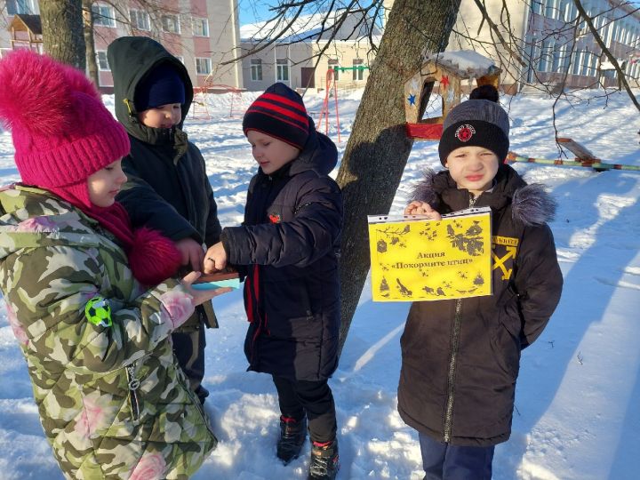 Ученики Болгарской санаторной школы-интерната приняли участие в акции «Покорми птиц зимой»