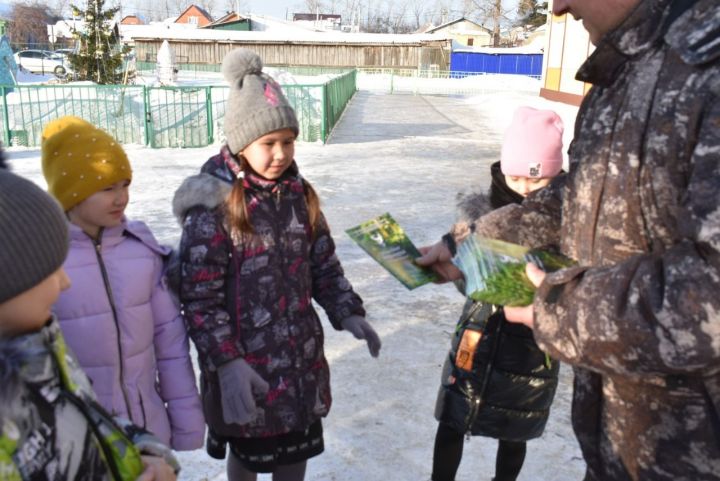 Ученики первой школы Болгара  приняли участие в акции «Покорми птиц зимой»