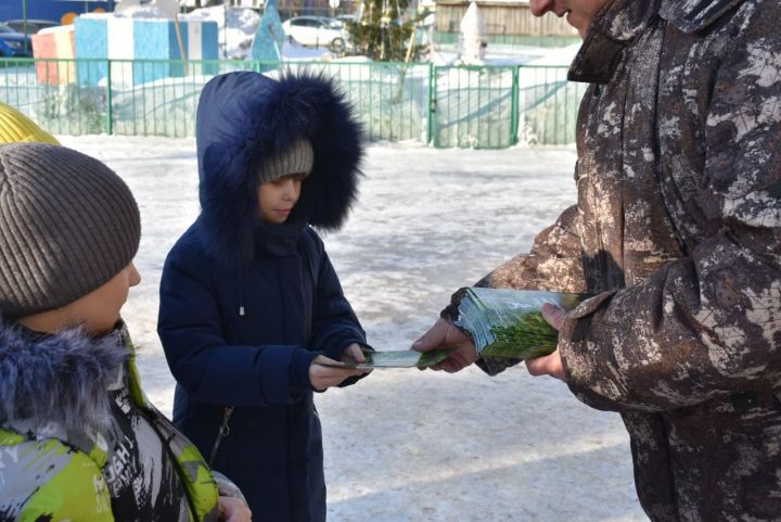 Ученики первой школы Болгара  приняли участие в акции «Покорми птиц зимой»