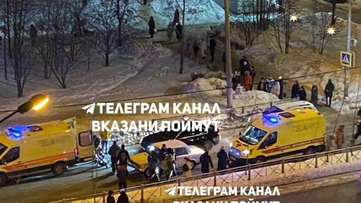 В Татарстане водитель легковушки сбил женщину с детьми