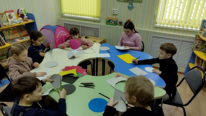 В детской библиотеке Болгара прошёл мастер-класс по изготовлению символа года