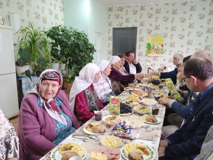 В Каюках прошёл праздник для ветеранов педагогического труда