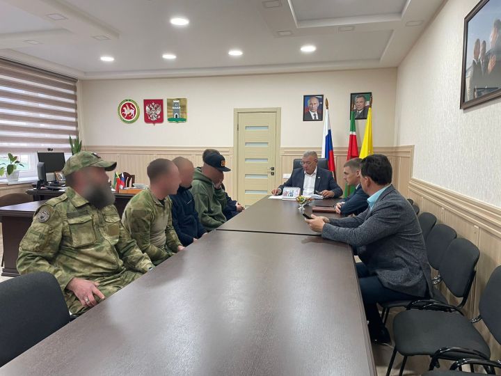 Глава Спасского района встретился с бойцами СВО, прибывшими в отпуск