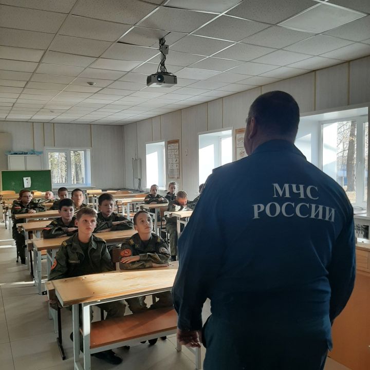 Пятиклассников-кадетов посетил Госинспектор МЧС