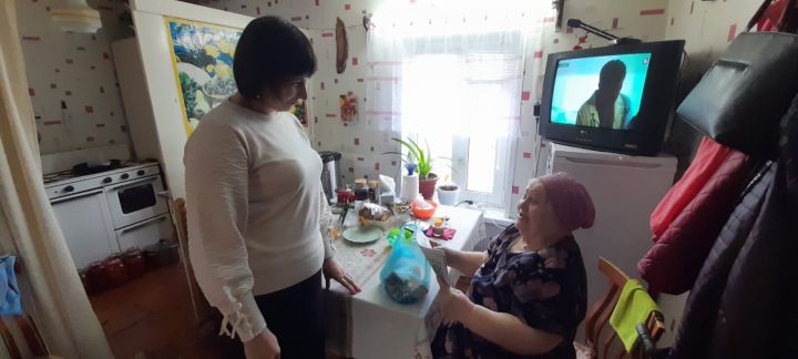 Редакция газеты «Новая жизнь» поздравила ветеранов печати с Днём пожилых людей