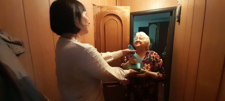 Редакция газеты «Новая жизнь» поздравила ветеранов печати с Днём пожилых людей