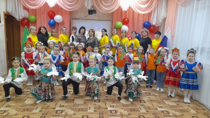 В Болгаре прошёл конкурс танцевальных флэшмобов «Мой край и Родина – едины!»