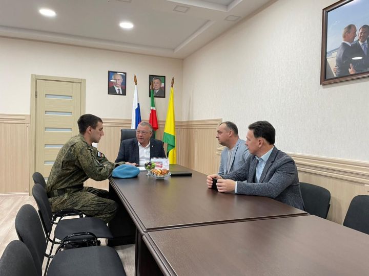 Глава Спасского района встретился с бойцами, находящимися в отпуске